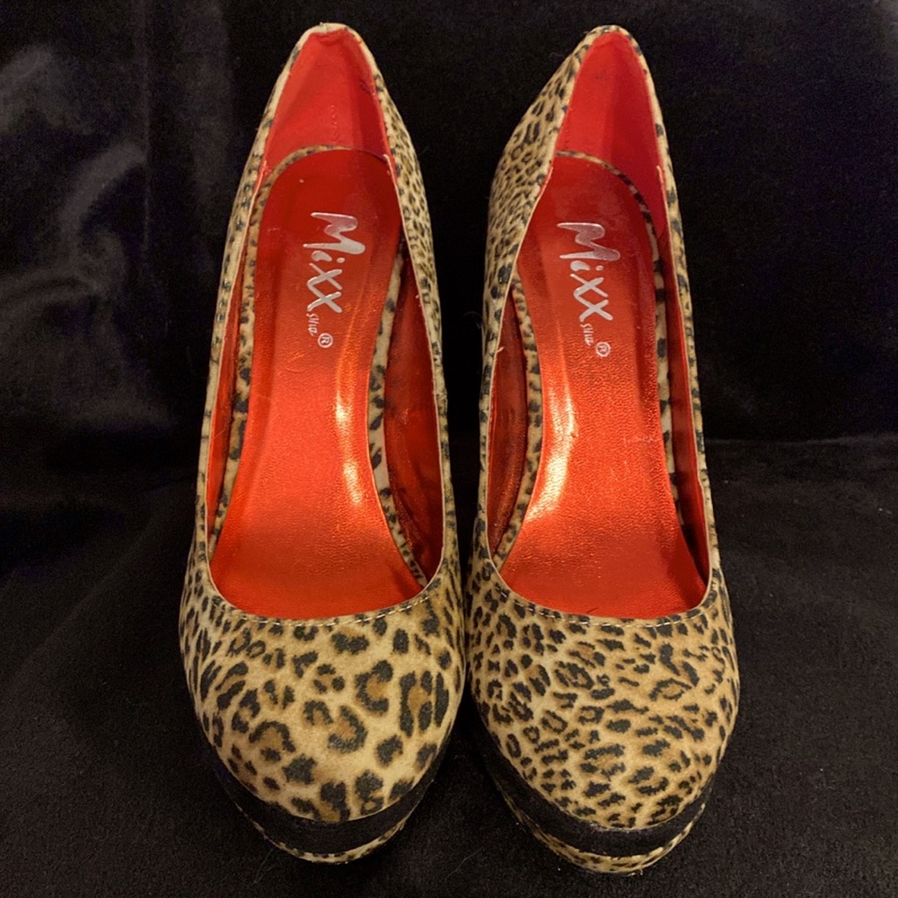 5” LEOPARD PRINT 🐆 HIGH HEELS.
SIZE 6. Mixx Shuz.